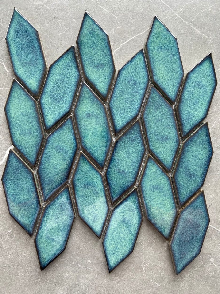 Листья бирюзовая мозаика из керамики 1908