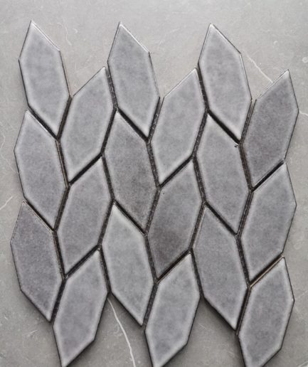 Листья серая мозаика из керамики 1920
