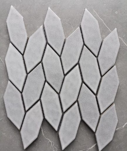 Листья серая мозаика из керамики 1921