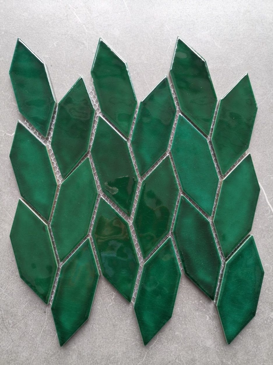 Листья изумрудная мозаика из керамики 1925